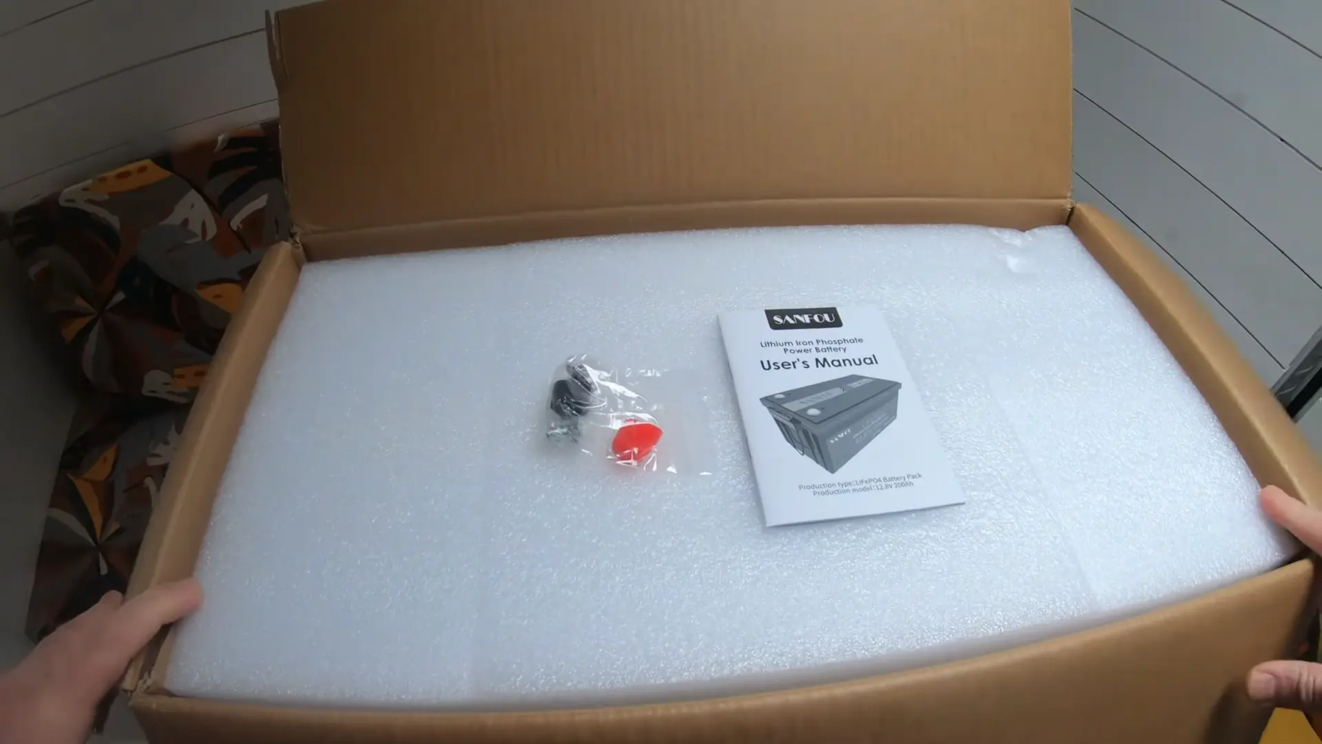 Auspacken und Entdecken Lithium-Batterie 200Ah 12V SANFOU 